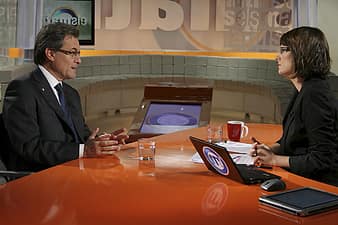 ariadna-oltra-artur-mas-catalonia-interview-television-persons-discussion-professional-studio-thumbnail.jpg