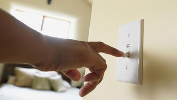 Tắt cầu dao điện của máy điều hòa. Hướng dẫn cách vệ sinh máy lạnh tại nhà đúng cách đơn giản nhanh chóng